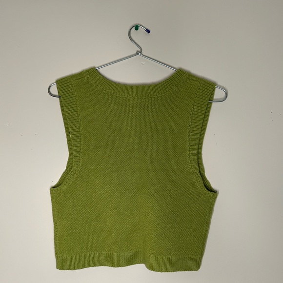 Cute light green sweater vest - Picture 3 of 5